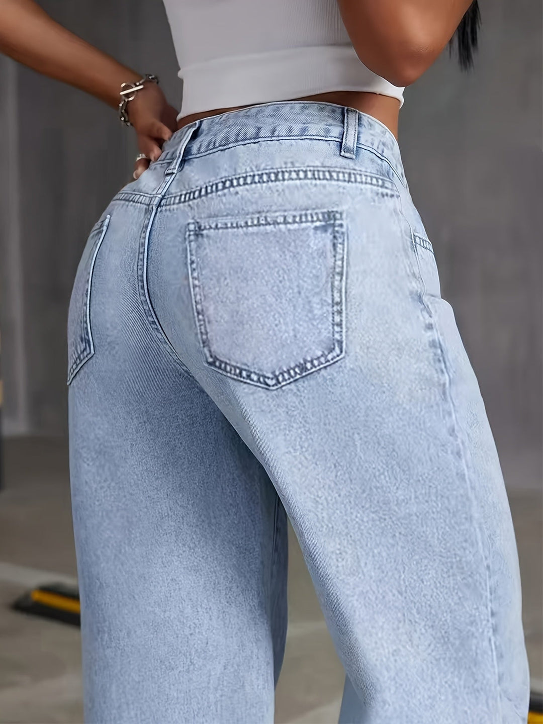 Anthea – Trendy High-Waisted Denim