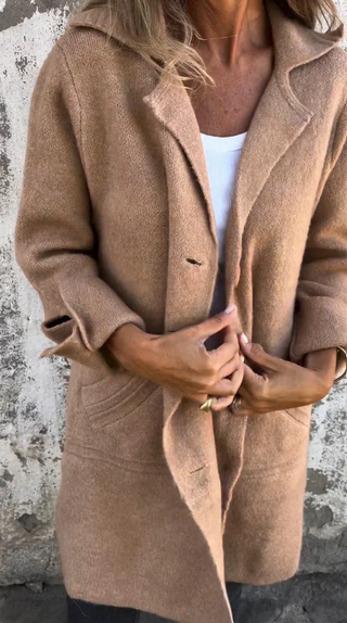 Marga | Cappotto Informale in Lana con Revers e Chiusura Semplice