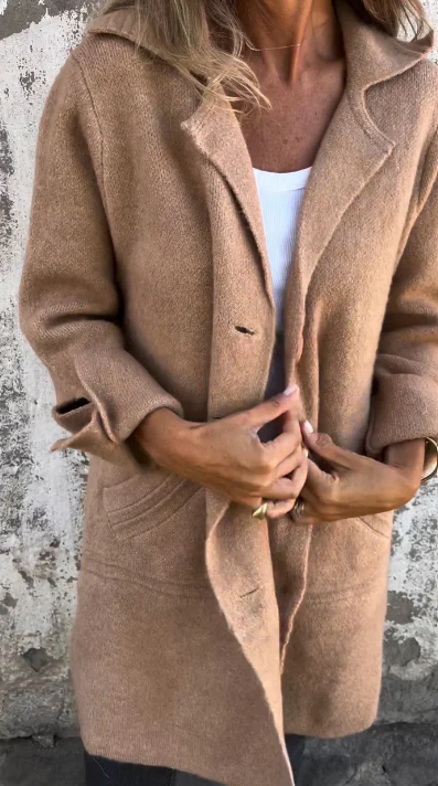 Marga | Cappotto Informale in Lana con Revers e Chiusura Semplice