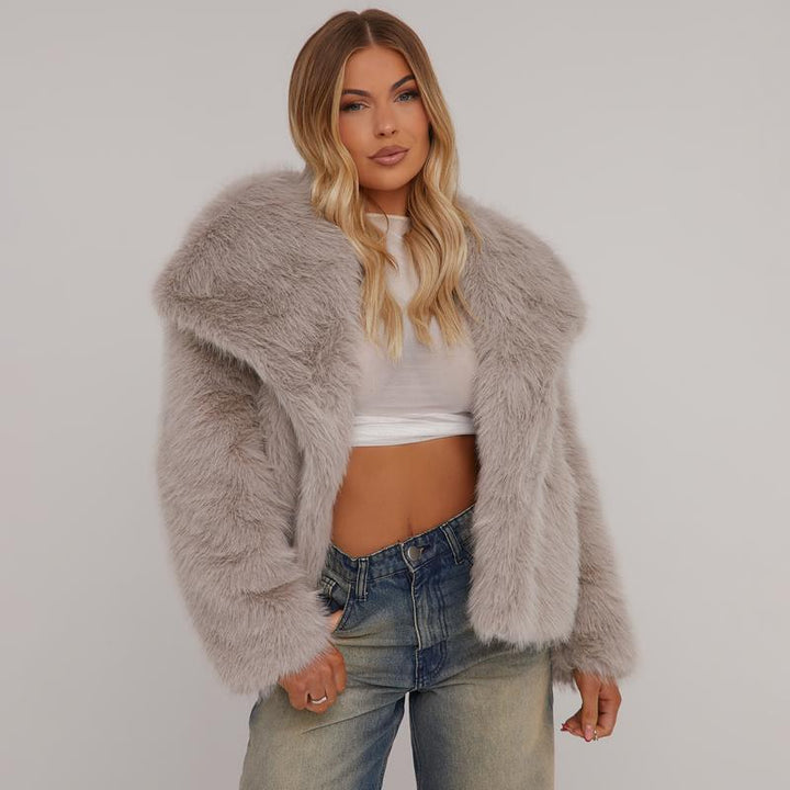 Mavis – Trendy Oversized Collar Detail Cropped Winter Jacket